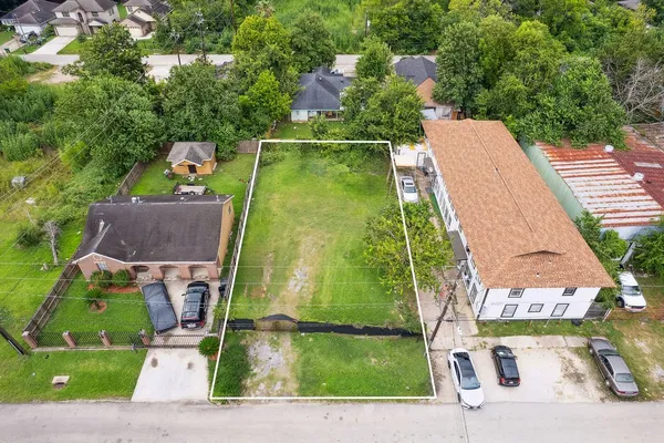 a view of a back yard