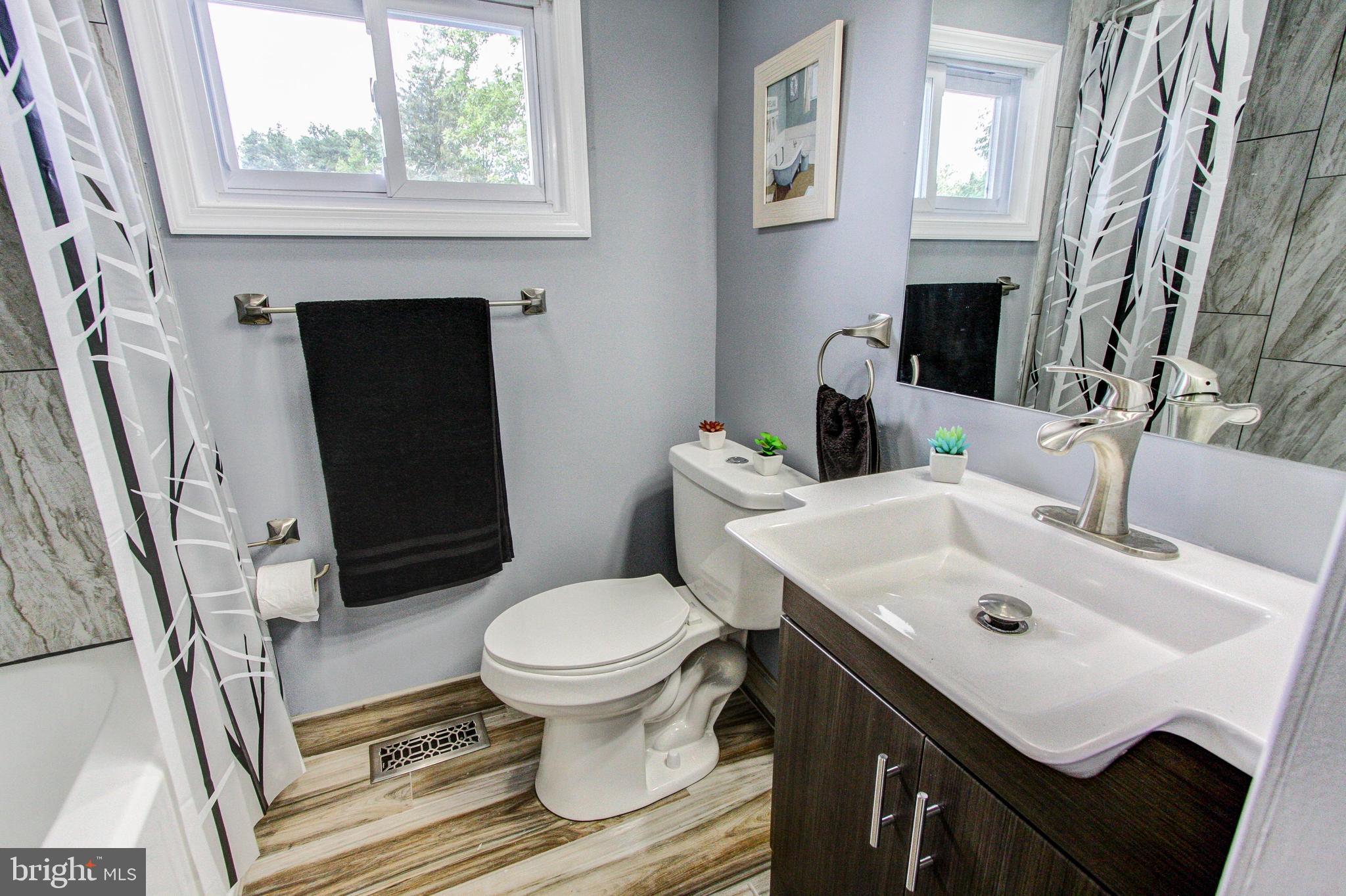 1006 Rutledge Avenue Phoenixville, PA 19460 - Photo 24 of 39 2nd Flr Hall Bath
