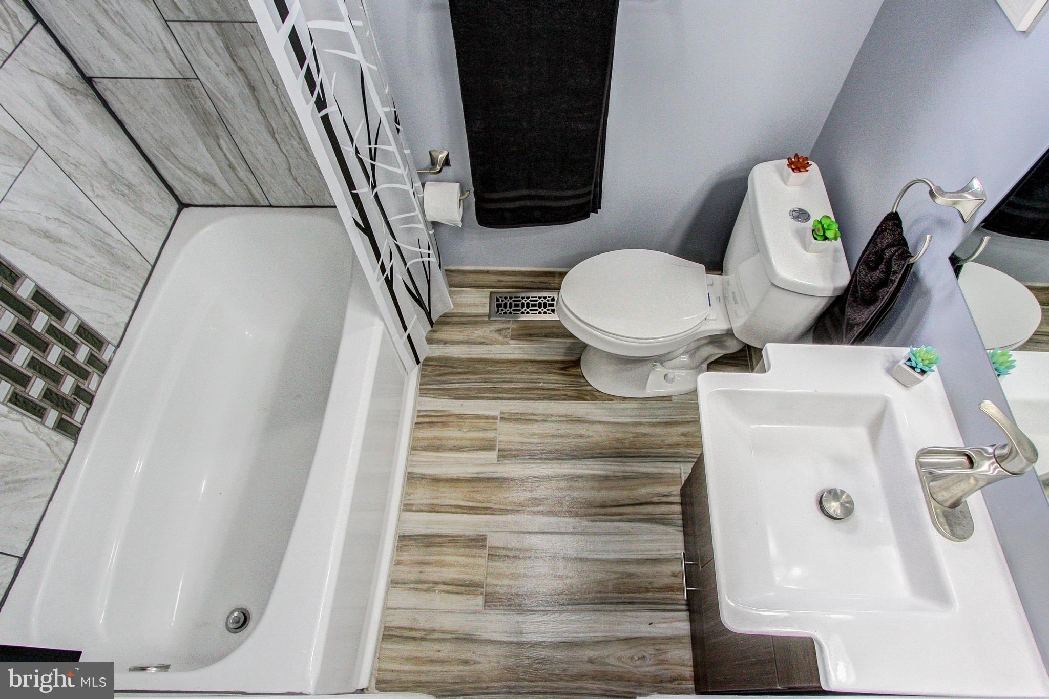 1006 Rutledge Avenue Phoenixville, PA 19460 - Photo 25 of 39 2nd Flr Hall Bath