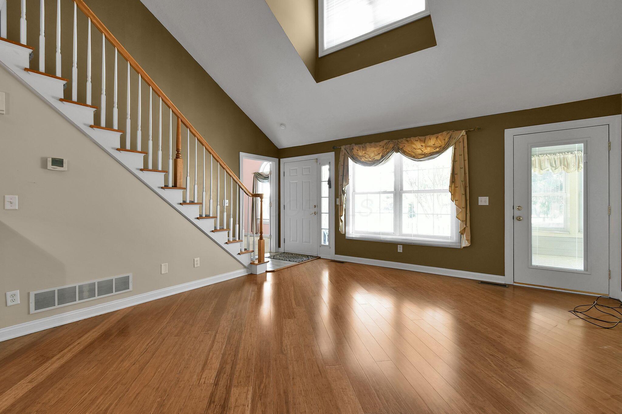 712 Stone Ridge Way Newark, OH 43055 - Photo 9 of 50 Front door from living room