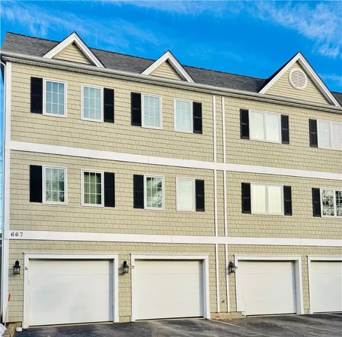 $385,000 | 667 Metacom Avenue, Unit 14, Bristol, RI 02809