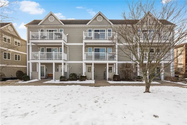 $385,000 | 667 Metacom Avenue, Unit 14, Bristol, RI 02809