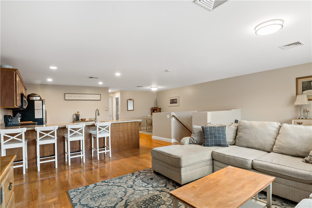 667 Metacom Avenue, Unit 14 Bristol, RI 02809 - Photo 9 of 32