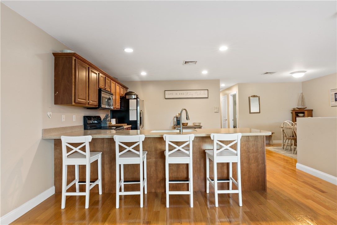 667 Metacom Avenue, Unit 14 Bristol, RI 02809 - Photo 10 of 32