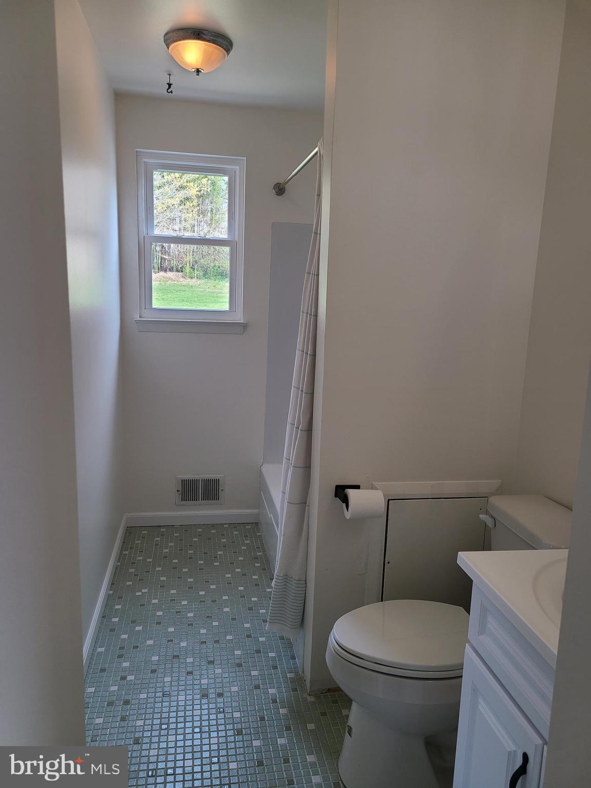 4801 Regal Lane Dunkirk, MD 20754 - Photo 7 of 11 Full bathroom upstairs