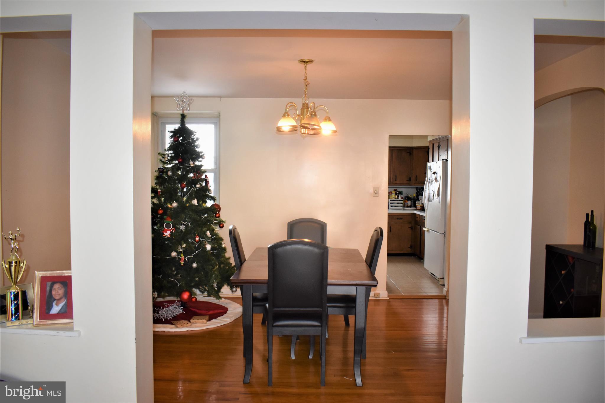 7436 Rhoads Street Philadelphia, PA 19151 - Photo 7 of 18 DINING ROOM ANGLE 2