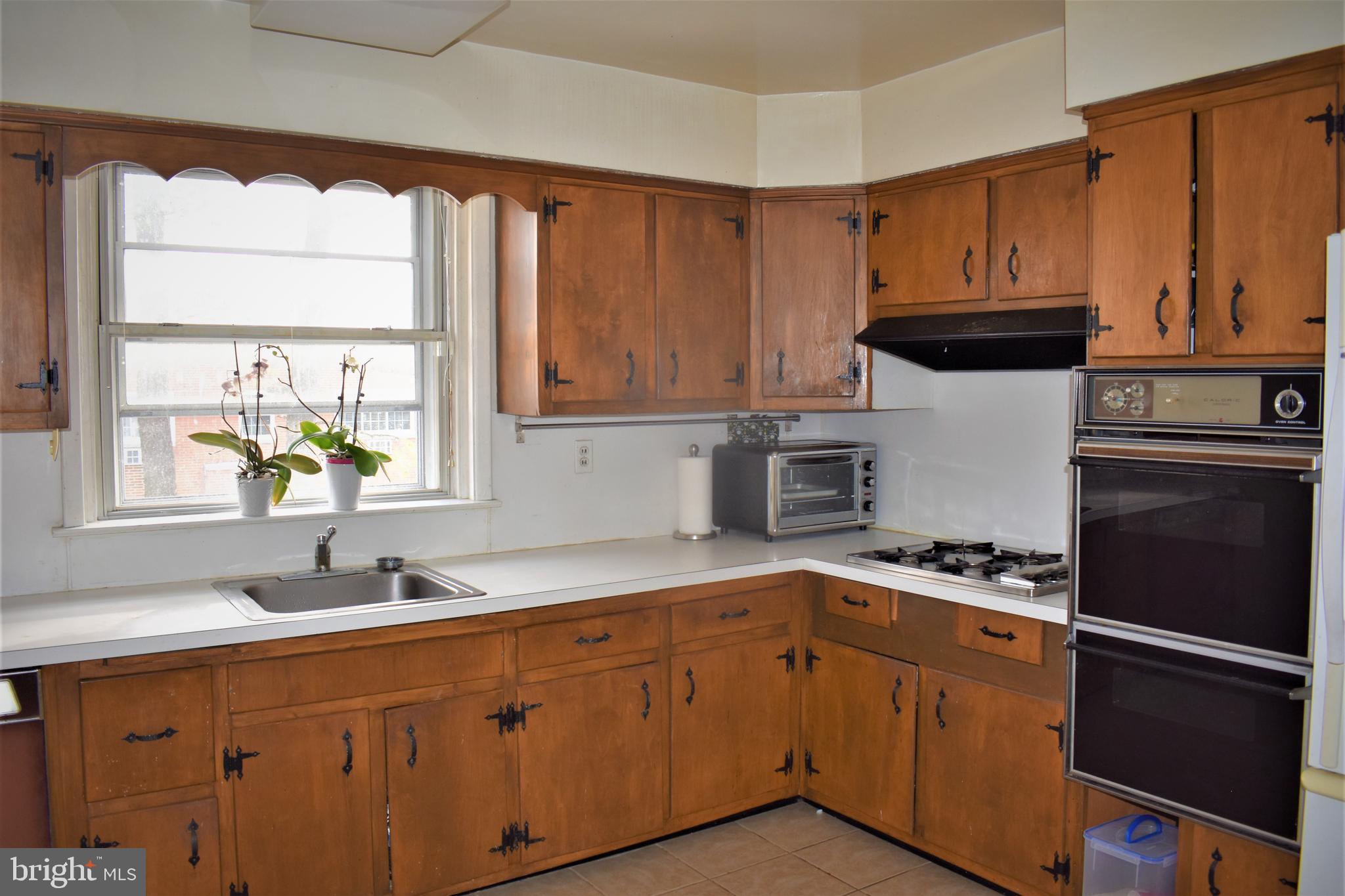 7436 Rhoads Street Philadelphia, PA 19151 - Photo 9 of 18 KITCHEN