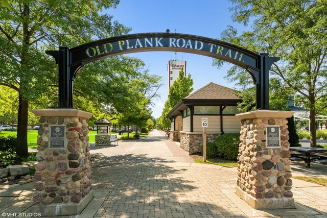 $799,900 | 9724 Folkers Drive, Frankfort, IL 60423