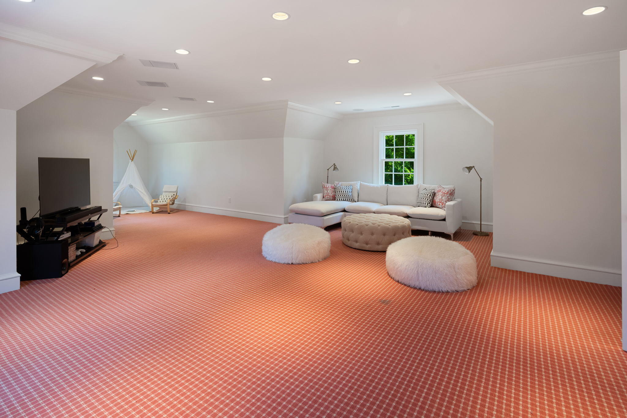568 Frogtown Road New Canaan, CT 06840 - Photo 35 of 40 Second Floor Bonus Room
