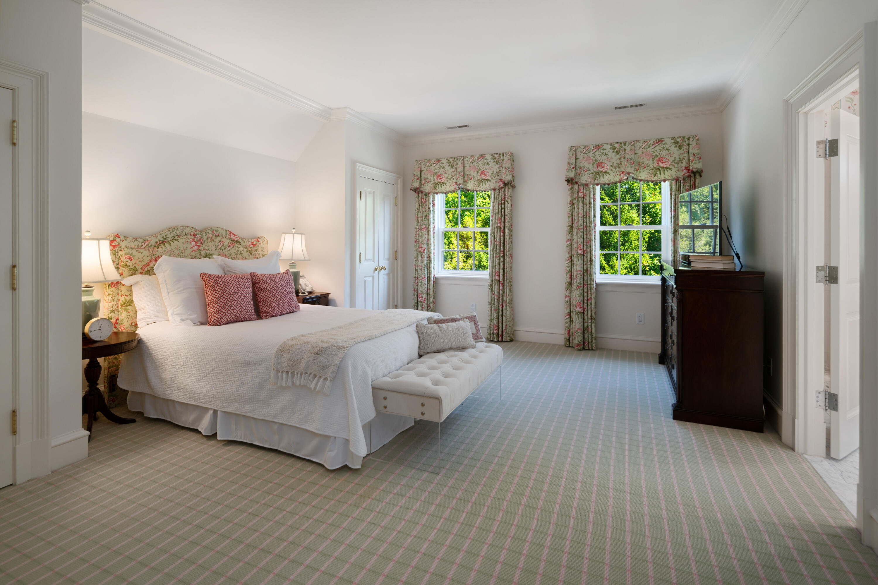 568 Frogtown Road New Canaan, CT 06840 - Photo 36 of 40 Bedroom #5 on Third Floor with Bath