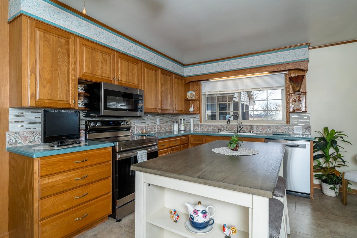 2769 Airport Road Bridgewater, VA 22812 - Photo 5 of 70 a kitchen with a stove a sink and a microwave