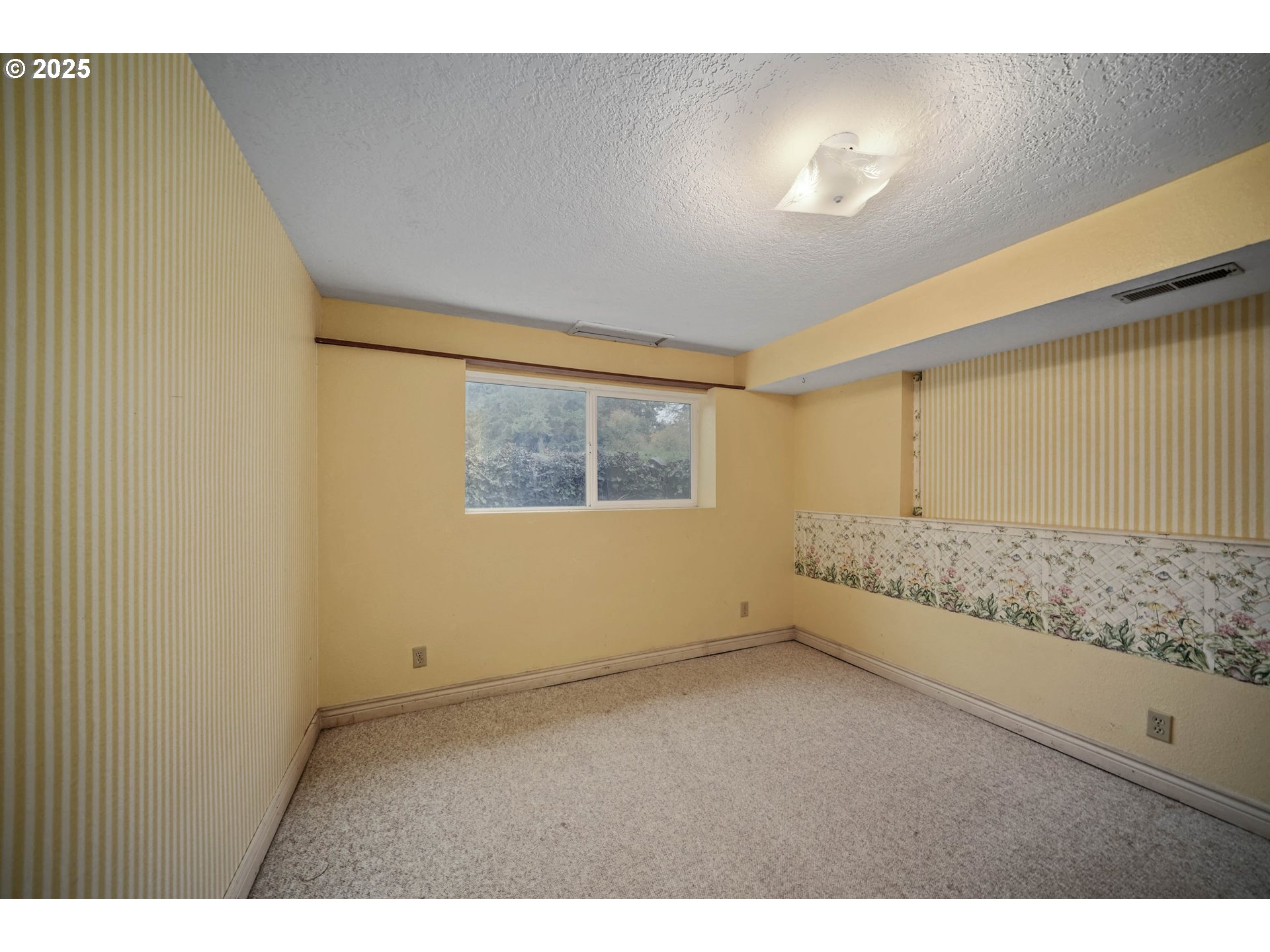 20125 McKillop Road Scotts Mills, OR 97375 - Photo 19 of 47 a view of an empty room with a window