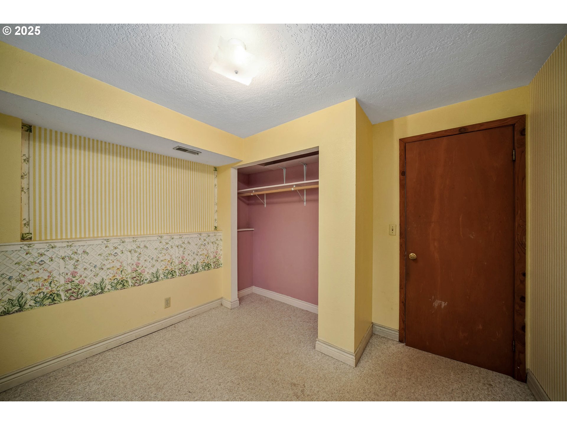 20125 McKillop Road Scotts Mills, OR 97375 - Photo 20 of 47 a view of an empty room