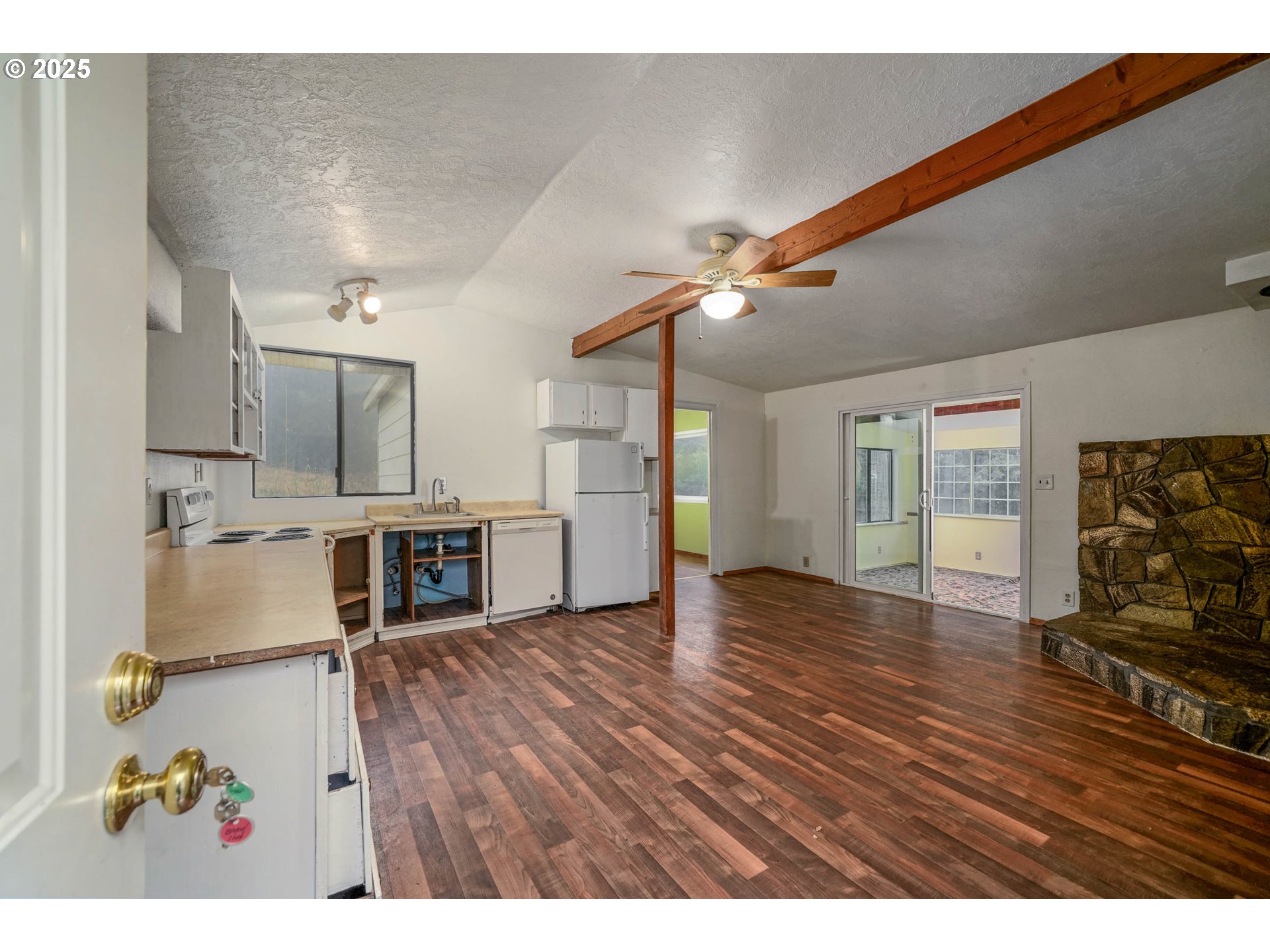 20125 McKillop Road Scotts Mills, OR 97375 - Photo 27 of 47 a view interior of a house with wooden floor