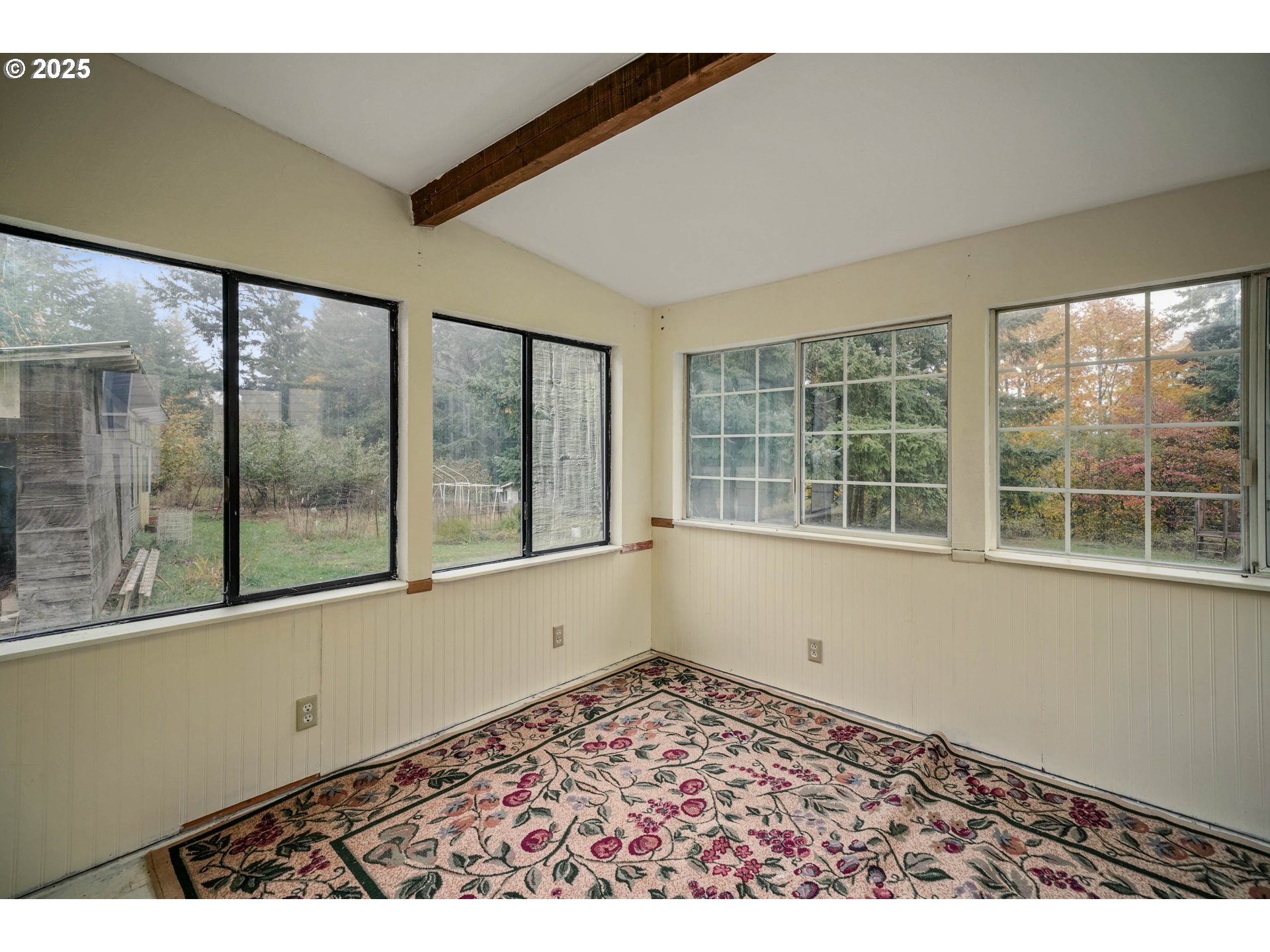 20125 McKillop Road Scotts Mills, OR 97375 - Photo 28 of 47 view of an empty room with a window