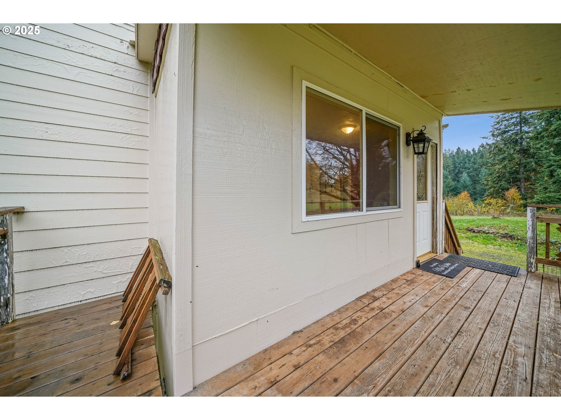 20125 McKillop Road Scotts Mills, OR 97375 - Photo 33 of 47 a view of outdoor space and deck