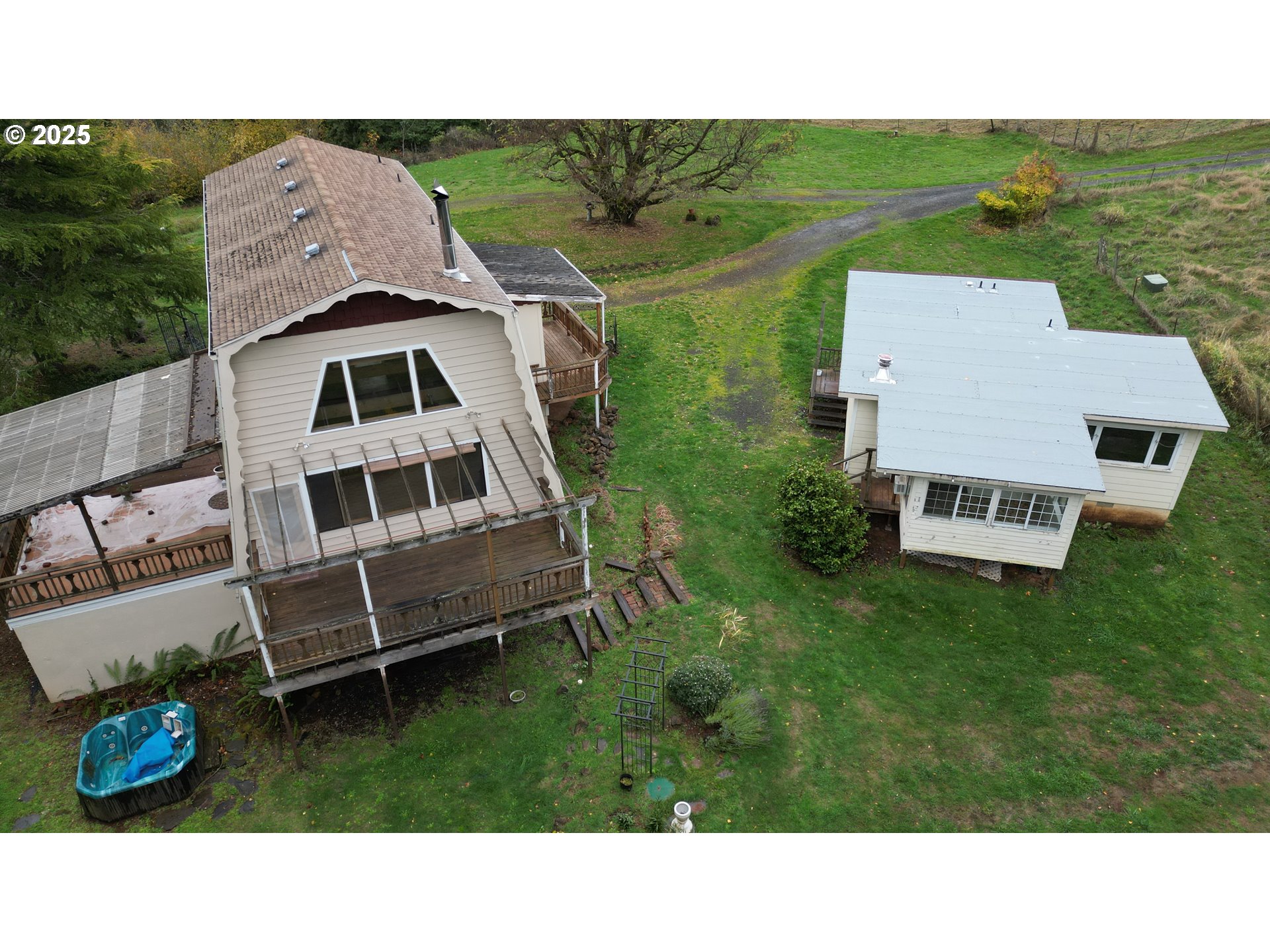20125 McKillop Road Scotts Mills, OR 97375 - Photo 42 of 47 a aerial view of a house with a garden