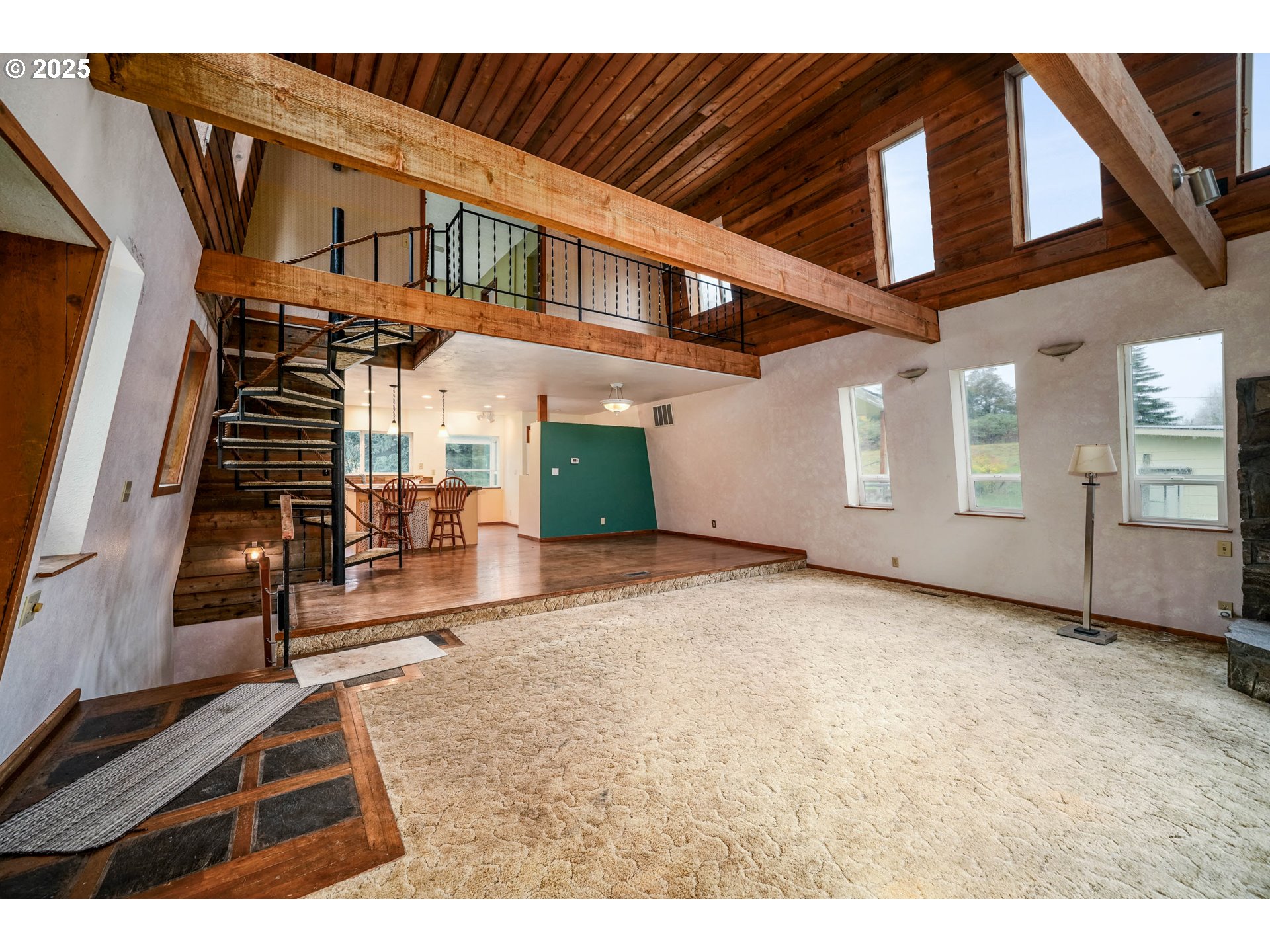 20125 McKillop Road Scotts Mills, OR 97375 - Photo 6 of 47 a view of a building