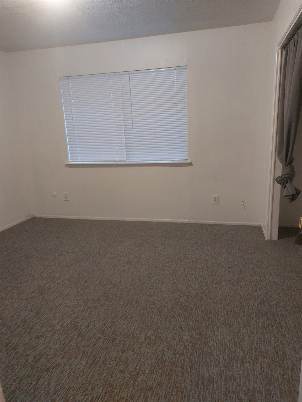 8151 Misty Ridge Lane Houston, TX 77071 - Photo 5 of 15 an empty room with a workbench