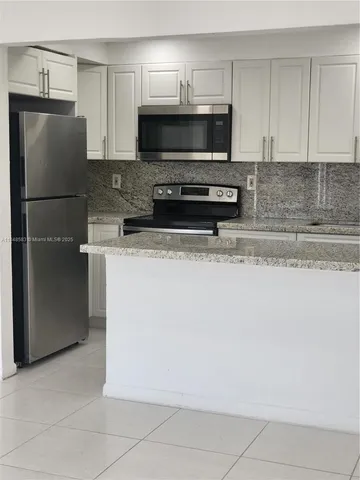 $1,700 | 17500 Northwest 68th Avenue, Unit D3010, Hialeah, FL 33015