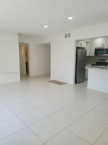 $1,700 | 17500 Northwest 68th Avenue, Unit D3010, Hialeah, FL 33015