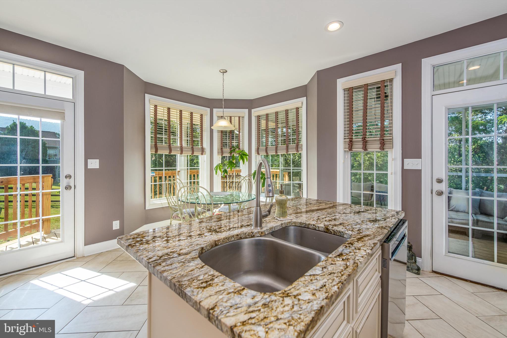 365 Prado Way Berkeley Springs, WV 25411 - Photo 16 of 60 Kitchen