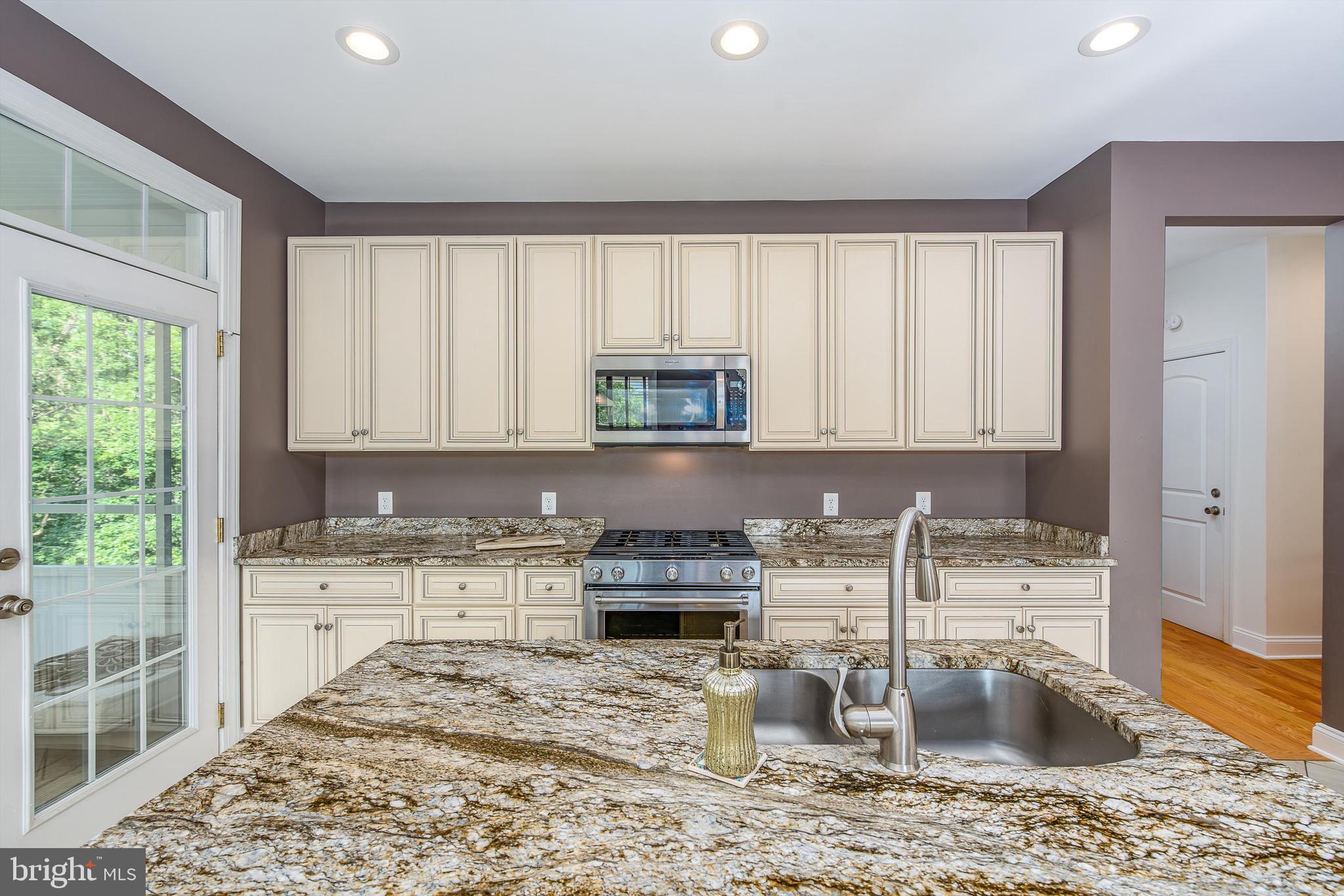 365 Prado Way Berkeley Springs, WV 25411 - Photo 18 of 60 Kitchen
