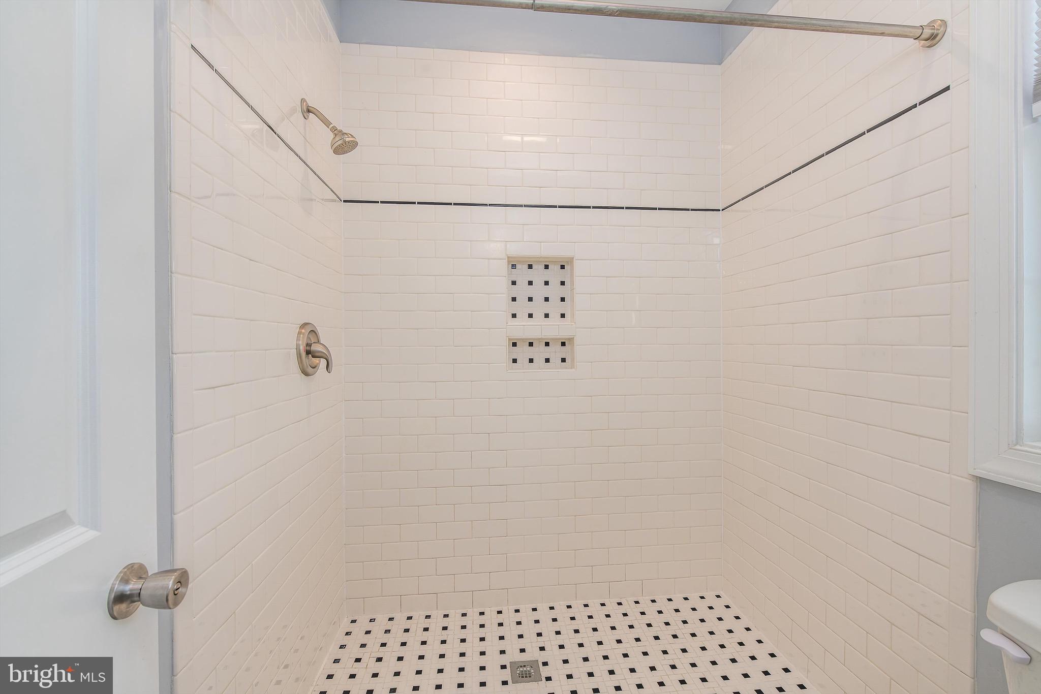 365 Prado Way Berkeley Springs, WV 25411 - Photo 30 of 60 Owner suite/bath