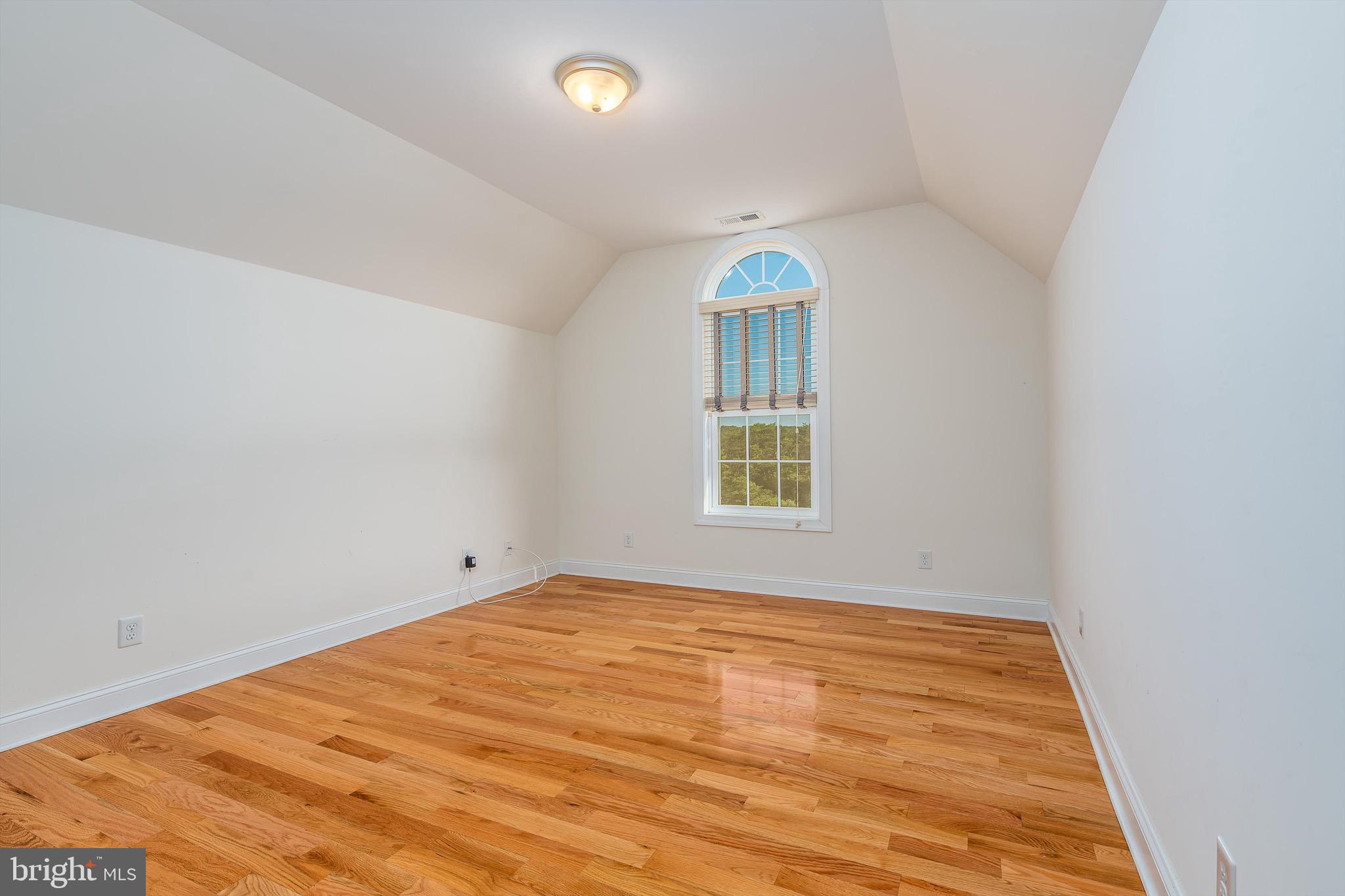 365 Prado Way Berkeley Springs, WV 25411 - Photo 39 of 60 Upper level bedroom