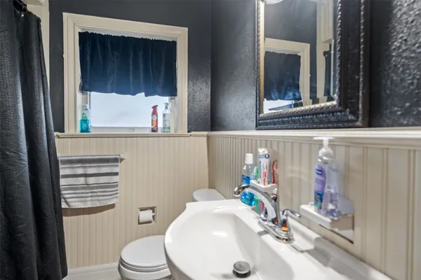 $995,000 | 200 South Cherry Street, Tomball, TX 77375