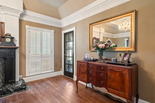 $995,000 | 200 South Cherry Street, Tomball, TX 77375