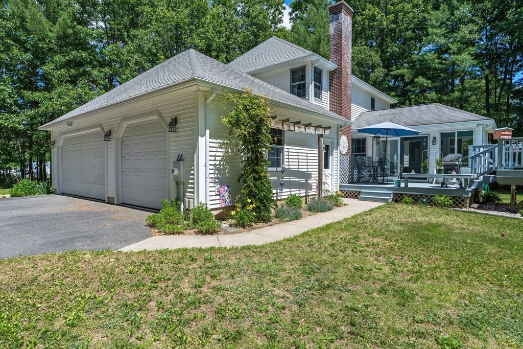 55 Pequot Road Southampton, MA 01073 - Photo 4 of 40