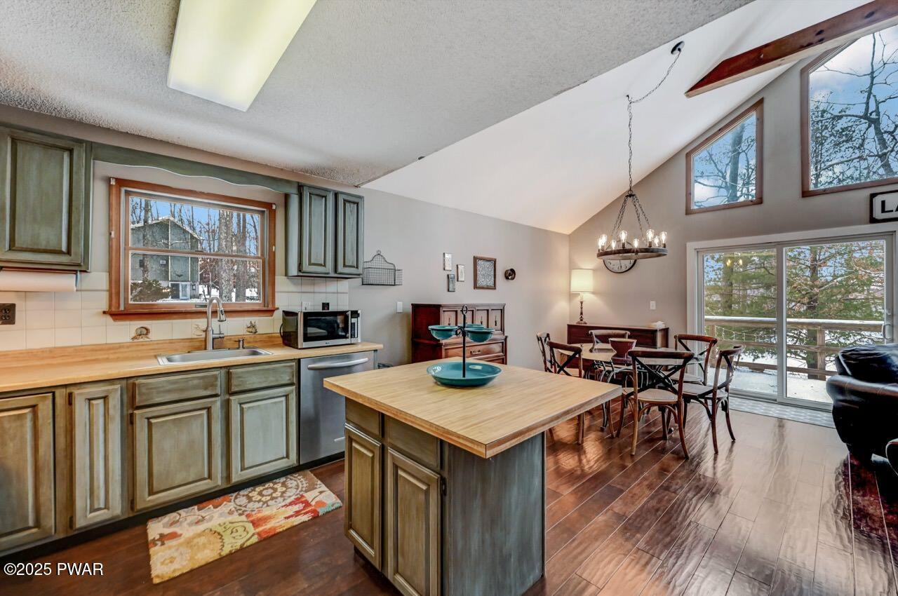 149 Laurel Road Lackawaxen, PA 18435 - Photo 24 of 82 149 Laurel Rd 25 Large