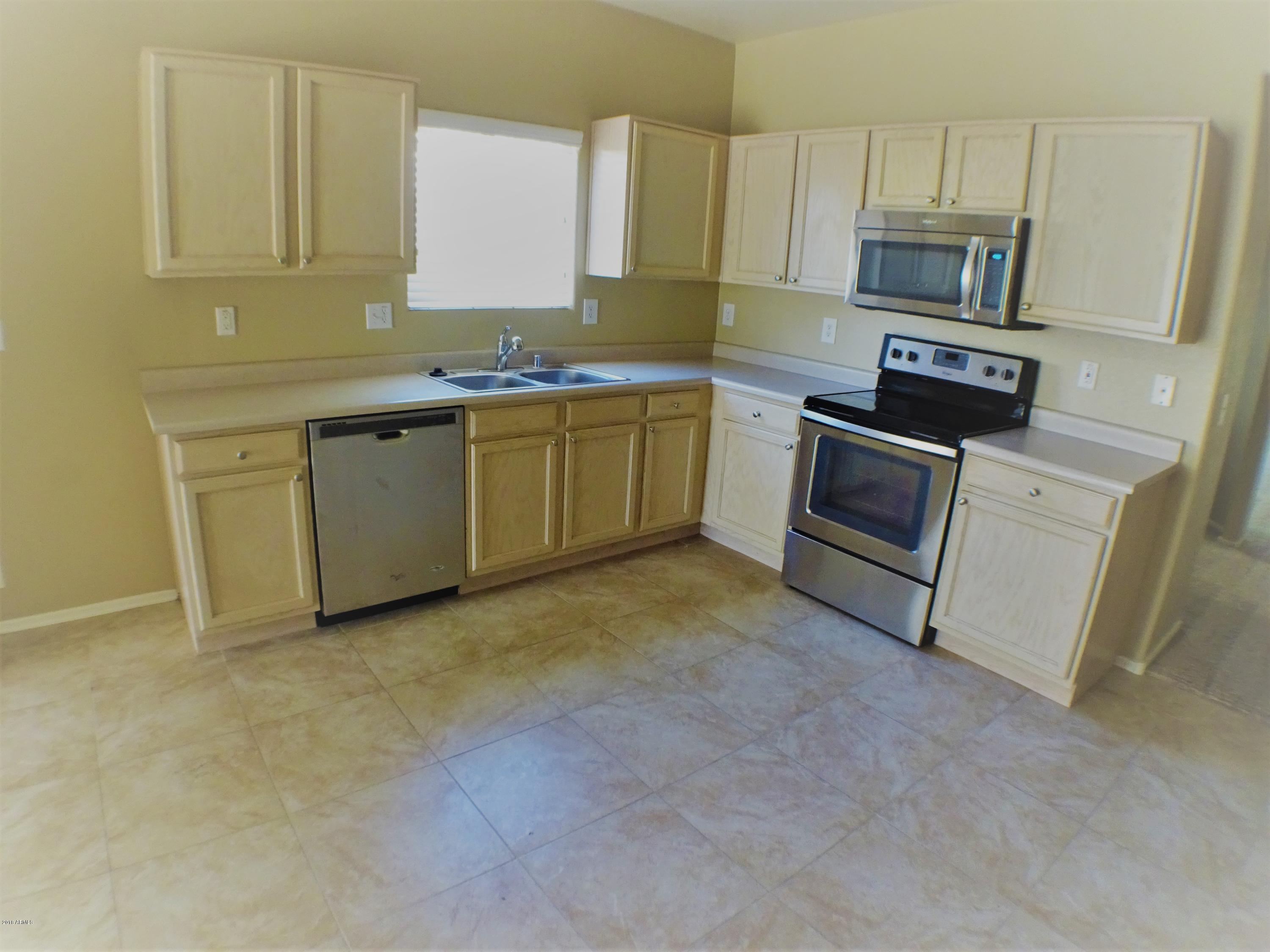 13148 West Redfield Road Surprise, AZ 85379 - Photo 4 of 13 DSC00592.