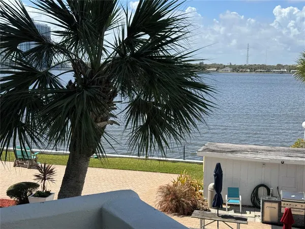 $2,000 | 925 North Halifax Avenue, Unit 102, Daytona Beach, FL 32118