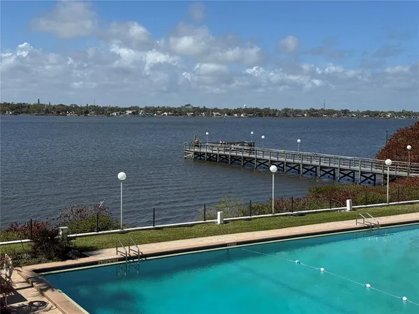 $2,000 | 925 North Halifax Avenue, Unit 102, Daytona Beach, FL 32118