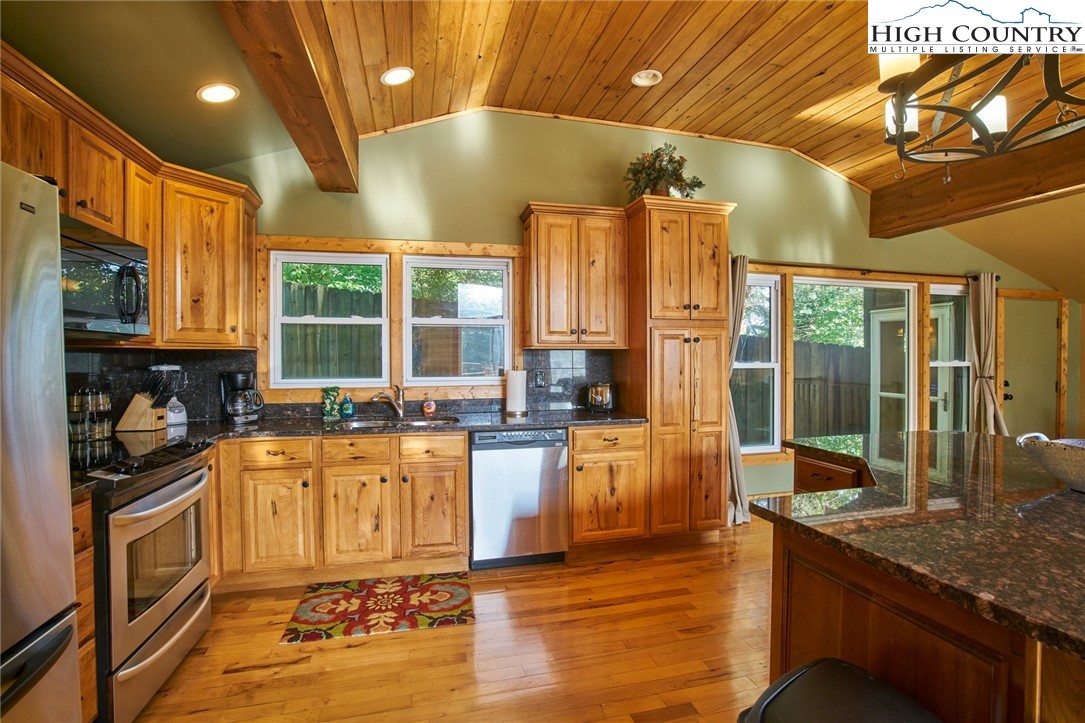 348 Alpine Road Blowing Rock, NC 28605 - Photo 11 of 32 Gallery Image 11