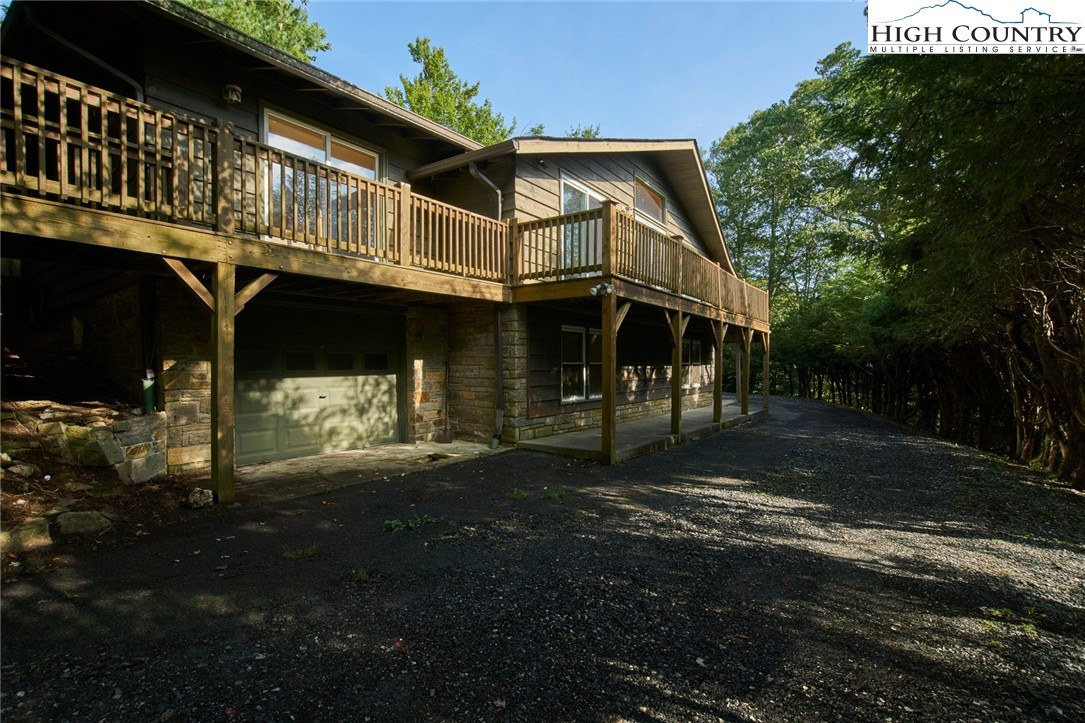 348 Alpine Road Blowing Rock, NC 28605 - Photo 3 of 32 Gallery Image 3
