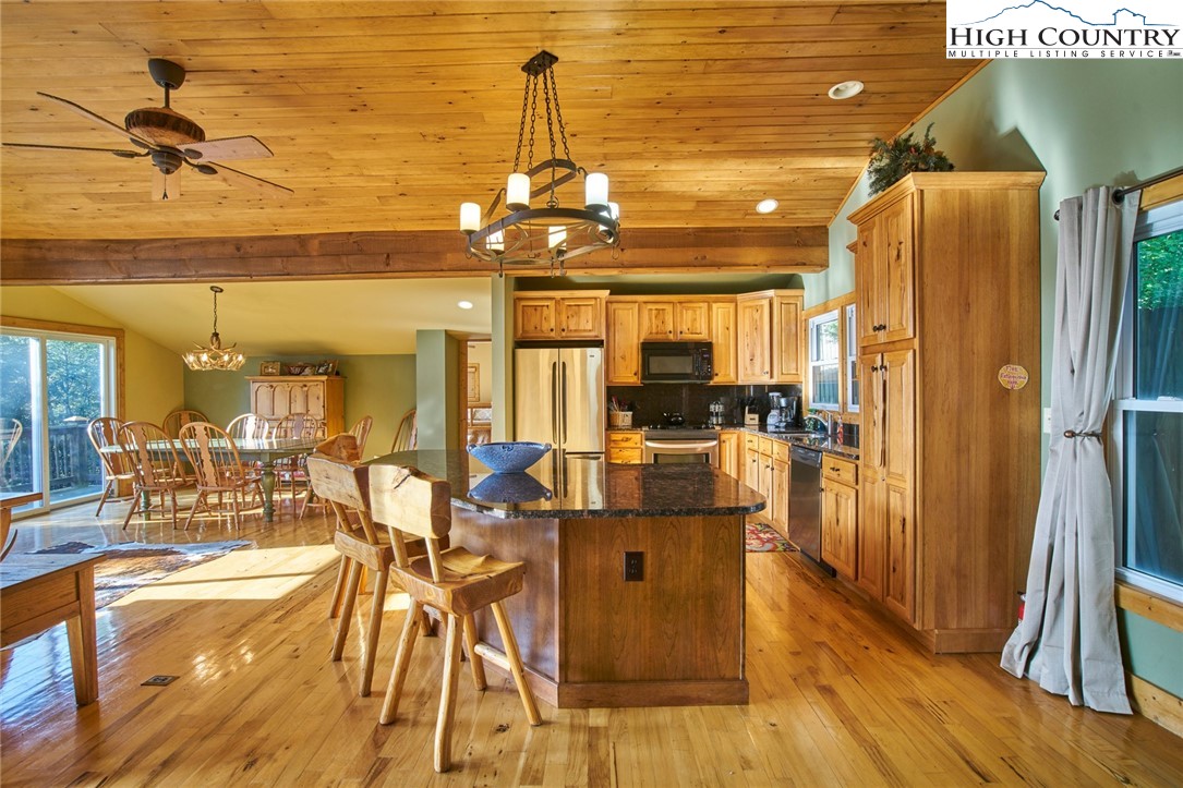 348 Alpine Road Blowing Rock, NC 28605 - Photo 9 of 32 Gallery Image 9