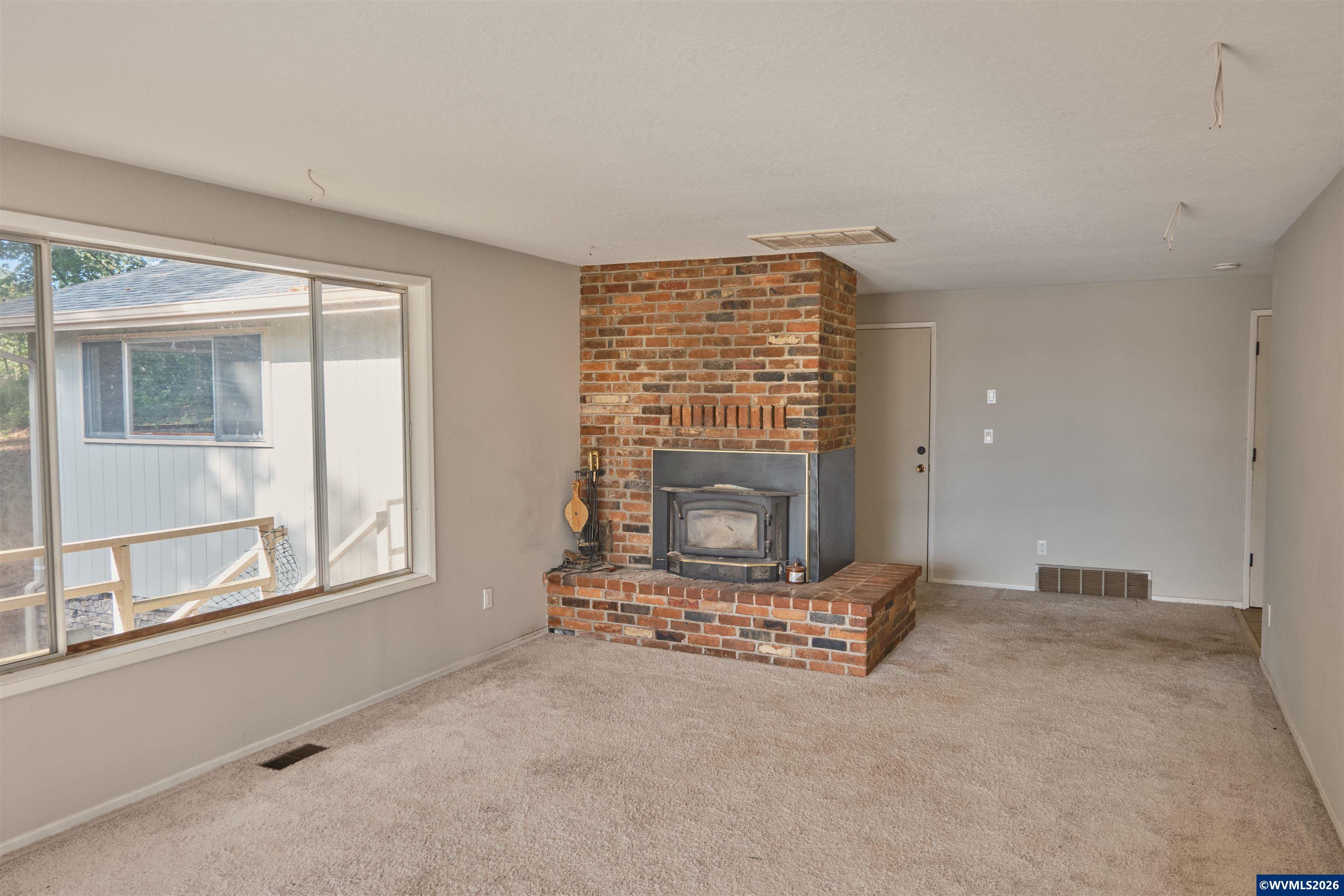 37672 Rodgers Drive Scio, OR 97374 - Photo 7 of 48