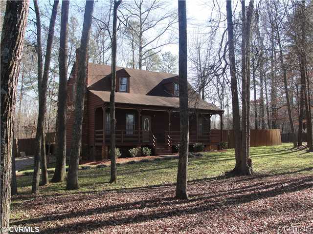 1311 Grapevine Road Sandston, VA 23150 - Photo 9 of 12 Yard/Garden - Wooded front yard.