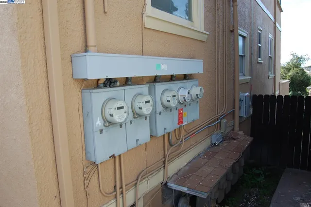 a view of utility room