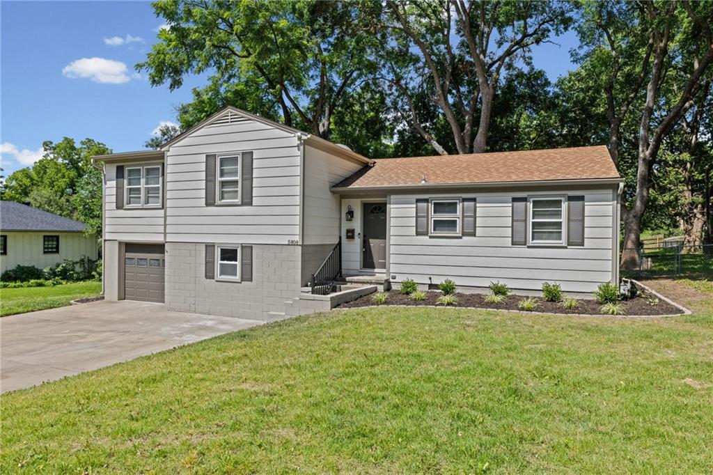 5808 Mackey Street Merriam, KS 66202 - Photo 2 of 32