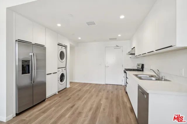 $2,600 | 951 South Wilton Place, Unit 201, Los Angeles, CA 90019