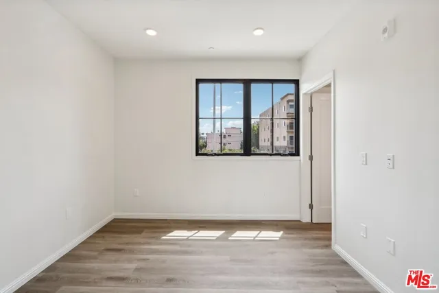 $2,600 | 951 South Wilton Place, Unit 201, Los Angeles, CA 90019