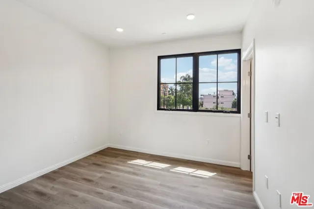 $2,600 | 951 South Wilton Place, Unit 201, Los Angeles, CA 90019