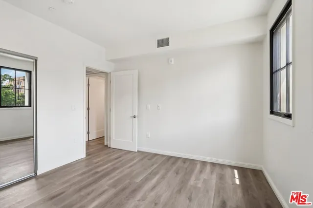 $2,600 | 951 South Wilton Place, Unit 201, Los Angeles, CA 90019