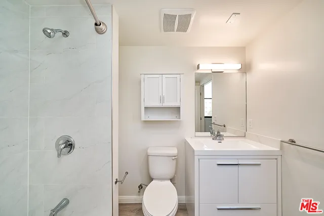 $2,600 | 951 South Wilton Place, Unit 201, Los Angeles, CA 90019