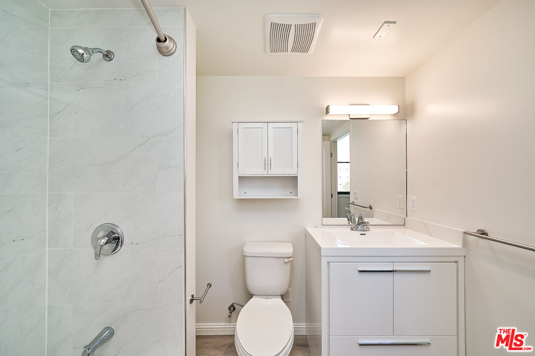 951 South Wilton Place, Unit 201 Los Angeles, CA 90019 - Photo 18 of 20