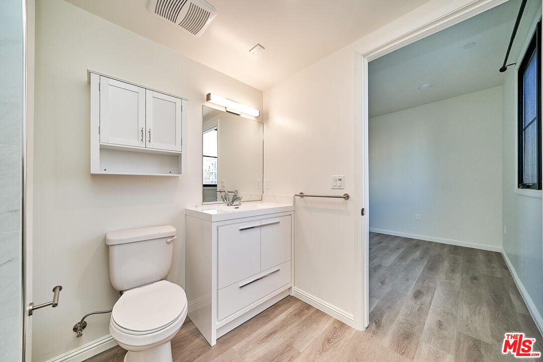 951 South Wilton Place, Unit 201 Los Angeles, CA 90019 - Photo 19 of 20